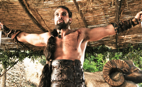 Une visite de Jason Momoa sur le tournage de Game of Thrones relance les rumeurs de son retour