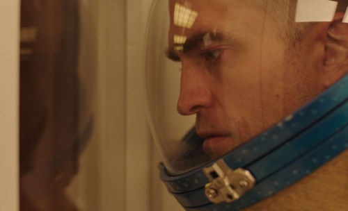 Robert Pattinson se montre en astronaute dans une première image de High Life