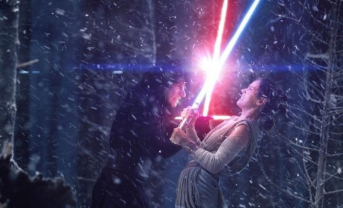 Les Derniers Jedi : Daisy Ridley évoque la relation qui lie Rey à Kylo Ren