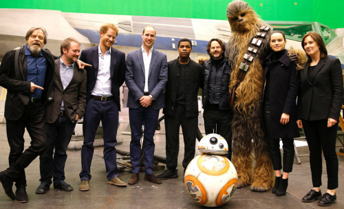 Les Derniers Jedi : John Boyega confirme les caméos de Tom Hardy et des Princes Harry et William
