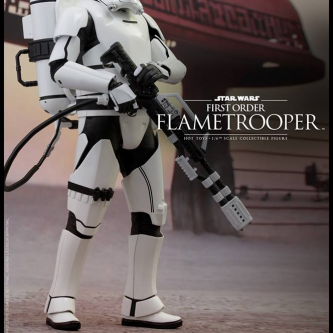 Les Flametroopers de The Force Awakens mettent le feu chez Hot Toys