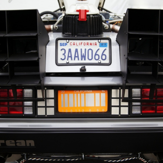 Doc Brown s'incruste au CES 2014 en DeLorean