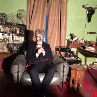 Doctor Who : découvrez une image de Peter Capaldi sur le plateau de Sherlock