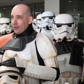 Un fan de Star Wars sauvé par son armure de Stormtrooper