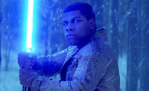 Rian Johnson explique pourquoi Luke dégaine un sabre laser bleu à la fin de Star Wars : Les Derniers Jedi
