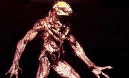 Découvrez Jean-Claude Van Damme dans le costume original du Predator