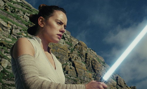 Les Derniers Jedi : Rian Johnson revient sur les idées non utilisées pour les origines de Rey