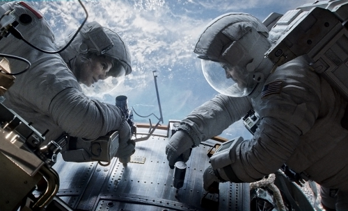 Alfonso Cuaron discute avec un astronaute français