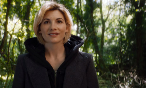 Doctor Who : Jodie Whittaker réagit aux premiers cosplayers de Thirteen en vidéo