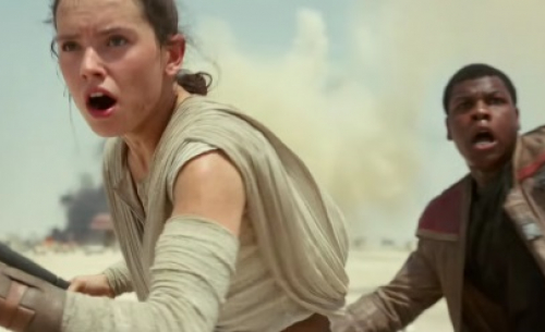 Daisy Ridley et John Boyega réagissent au trailer de The Force Awakens