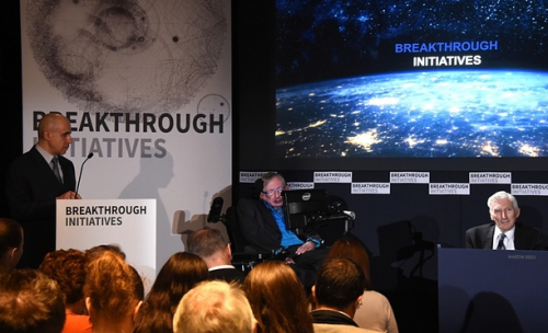 Stephen Hawking part à la recherche de la vie extraterrestre