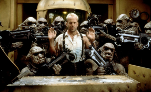 Sur le tournage du Cinquième Élément, Bruce Willis ne quittait pas Luc Besson
