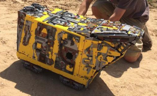 Des fans construisent un immense Char des Sables Jawa en Lego