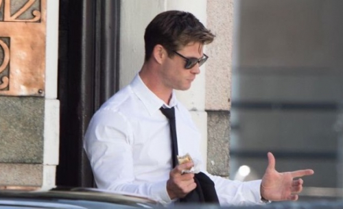Chris Hemsworth se montre sur les premières photos de tournage de Men In Black 4