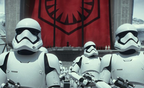 Star Wars The Force Awakens : poster officiel dimanche, nouveau trailer dans la nuit de lundi