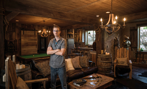 Le dessinateur Tyler Kirkham transforme sa maison en décor de Skyrim