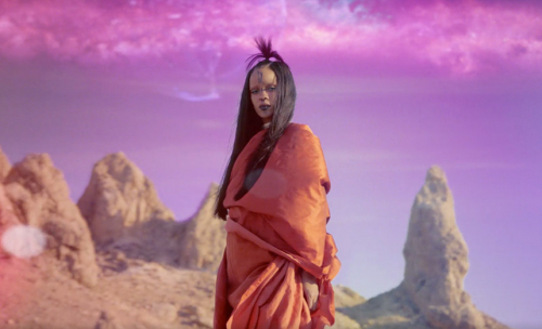 Star Trek Beyond : Rihanna dévoile un clip pour son morceau spatial
