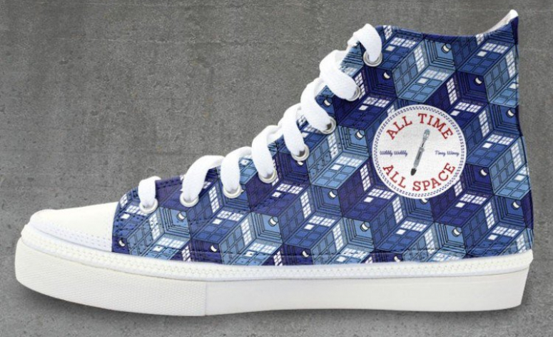 Des baskets Doctor Who chez Tee Fury