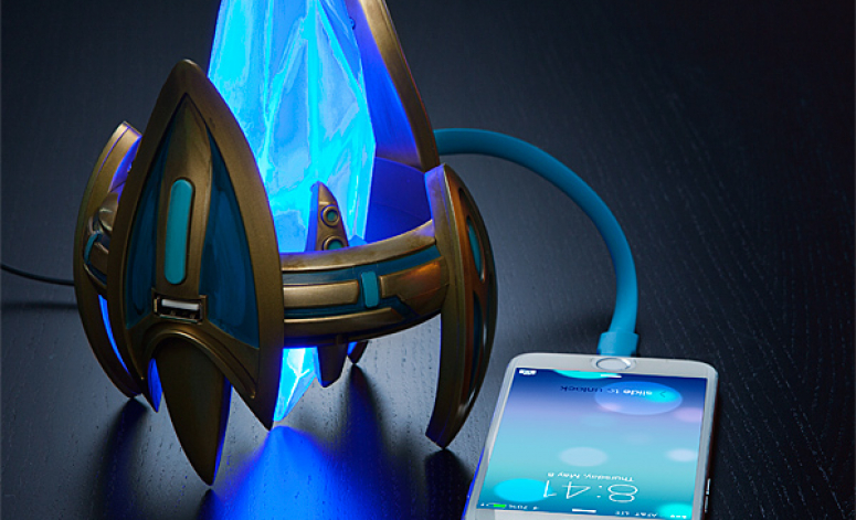 Un chargeur USB en forme de Pylon Protoss par Think Geek