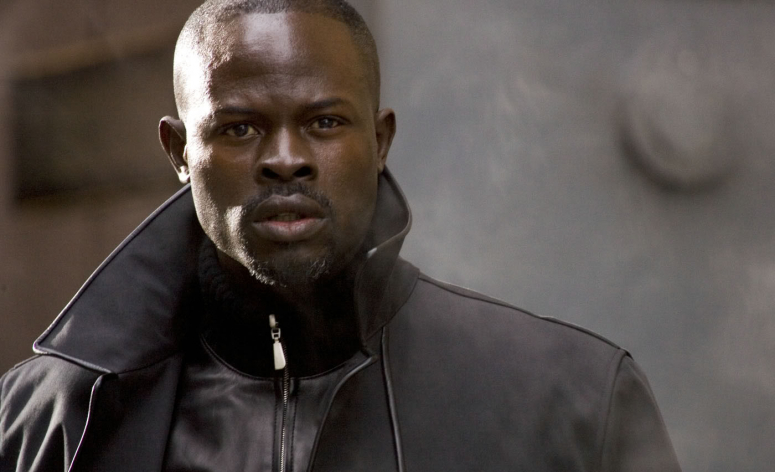 Djimon Hounsou remplacerait Idris Elba dans King Arthur