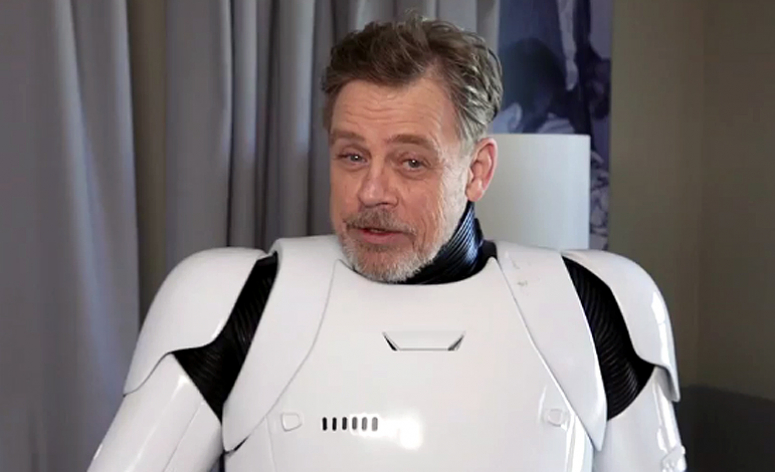 Mark Hamill renfile une tenue de Stormtrooper, pour la bonne cause