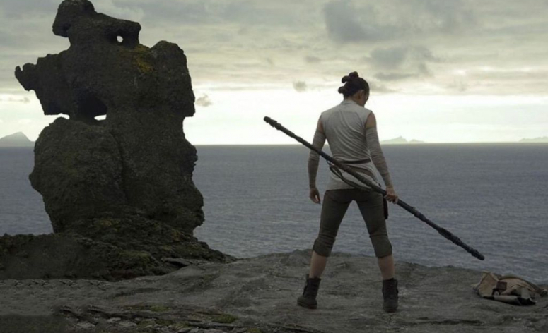 Rey médite dans une nouvelle image de Star Wars : Les Derniers Jedi