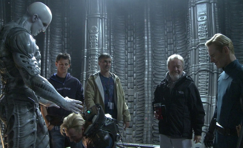 Alien : Paradise Lost engage John Logan, le scénariste de Spectre