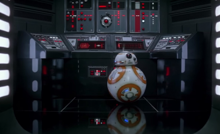 The Force Awakens : Chewbacca et BB-8 font équipe pour une publicité