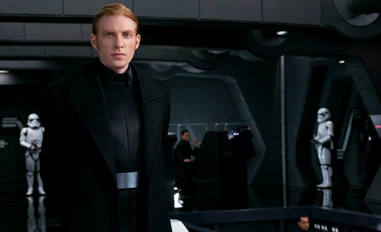 Crait et Hux se dévoilent dans deux nouvelles images de Star Wars : Les Derniers Jedi